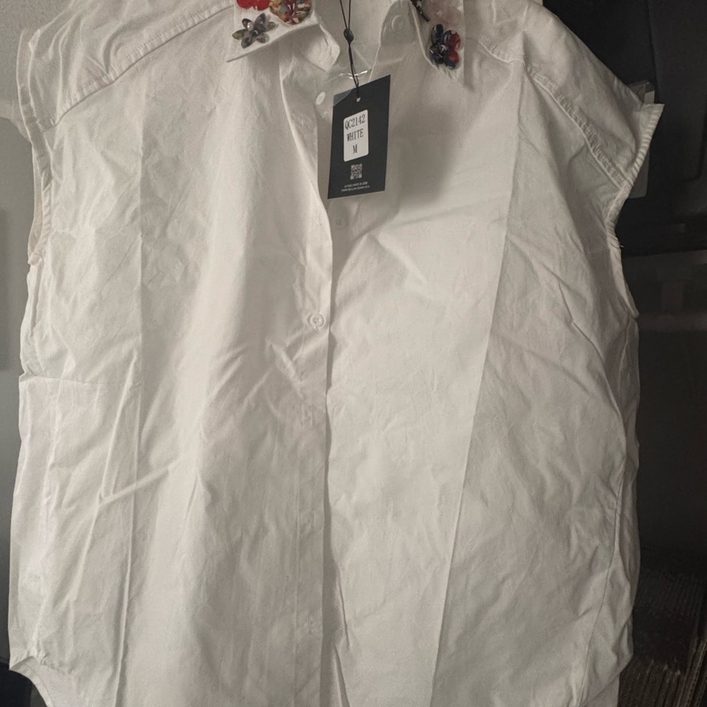 Women’s White Sleeveless Shirt